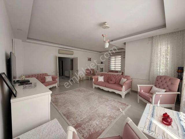 Yeşilbahçede Lara Sahiline Yakın Kiralık Full Eşyalı Daire