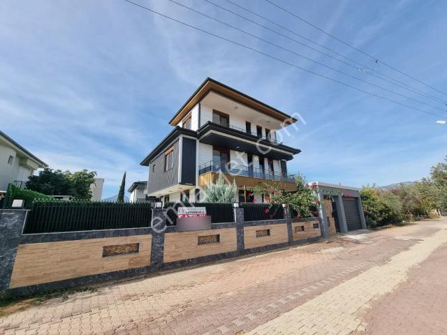 Yeşilbayır Orfe Çiftliği Yakını Satılık 8+1 Lüks Villa