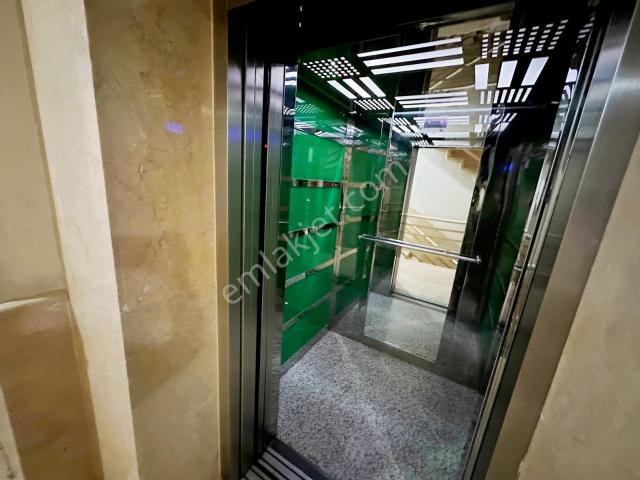 Yeşilbayırda Cadde Okul Yakını İskanlı Ara Kat 3+1 Yüksek Giriş
