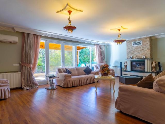 Yeşilbayırda Duacı Sınırında Satılık 7+1 550 M2 Villa!