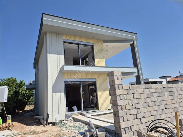 Yeşilbayır'da Sıfır 415 M² 4+1 Havuzlu Bodrumlu Lüx Villa