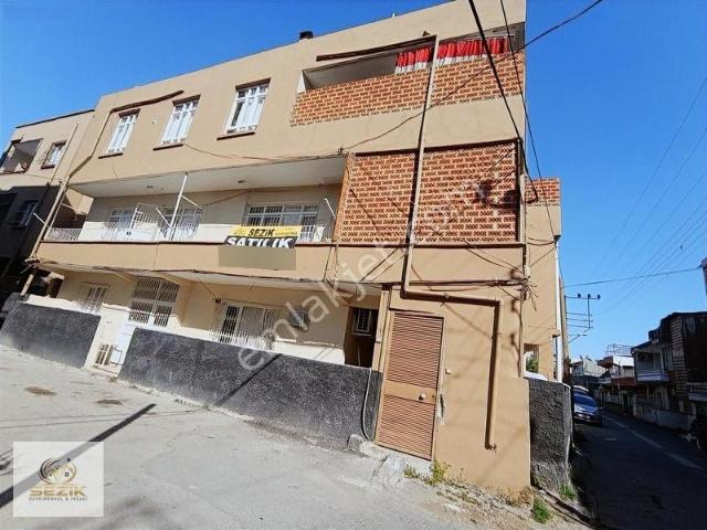 Yeşilevler Emin Dondurma Civarında Köşe Başı 3 Katlı Müstakil Ev