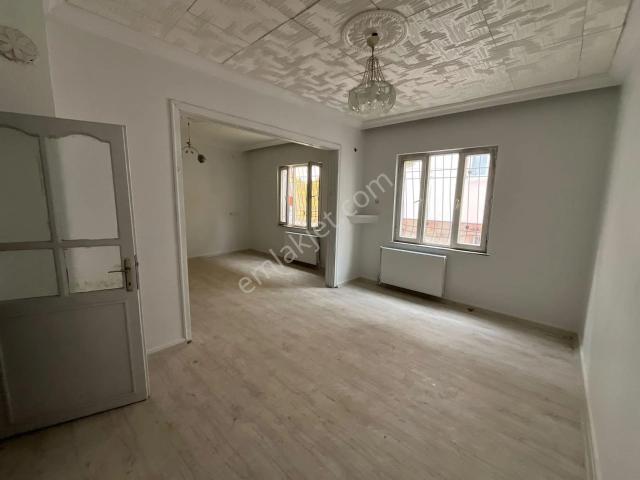 Yeşilevler'de Merkezi Konumda, Yeni Tadilatlı 2+0 Müstakil
