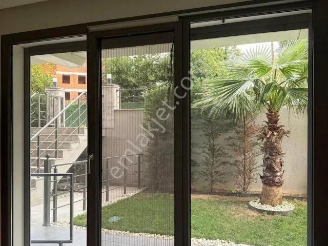 Yeşilköy’de 2 Yıllık Binada Merkezi Konumda Bahçe Kullanımlı Kiralık Daire