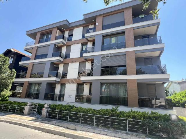 Yeşilköy Serbesti Caddesi'nde 125 M² Boş Satılık 3+1 Daire