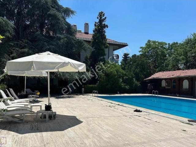 Yeşilköy'de Butik Sitede Havuzlu Kiralık 4+1 Arakat