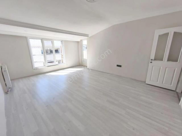 Yeşilpınarda 1+1 / 70m2 / 5.kat / Komili / Bakımlı / Balkonlu Daire