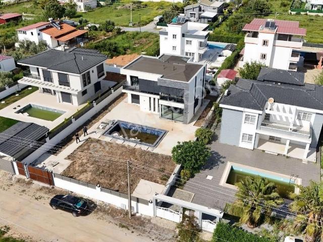 Yeşiltepe Cadde Cepheli Villa