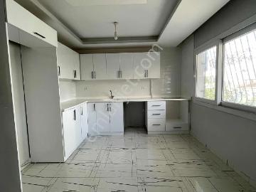 Yeşiltepe`de~2+1~az~katlı~caddeye~yakın~cazip~site~içerisi~daire