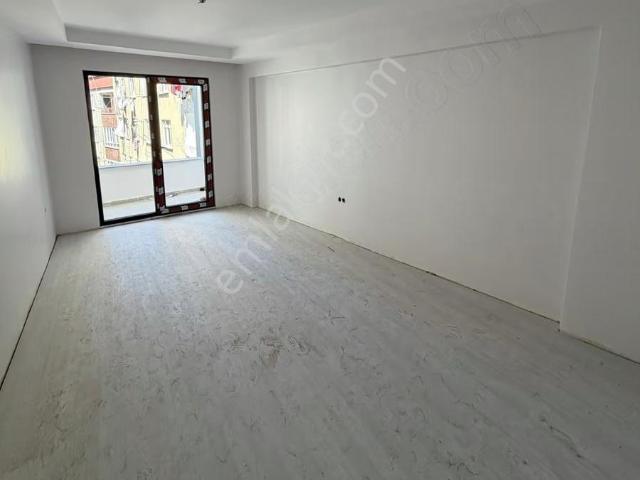 Yeşiltepede Bulvar Caddesine Yakın Satılık Kullanışlı 2+1 Daire