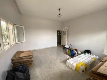 Yeşiltepede Cadde Üzerinde Satılık 2+1 Müstakil Daire
