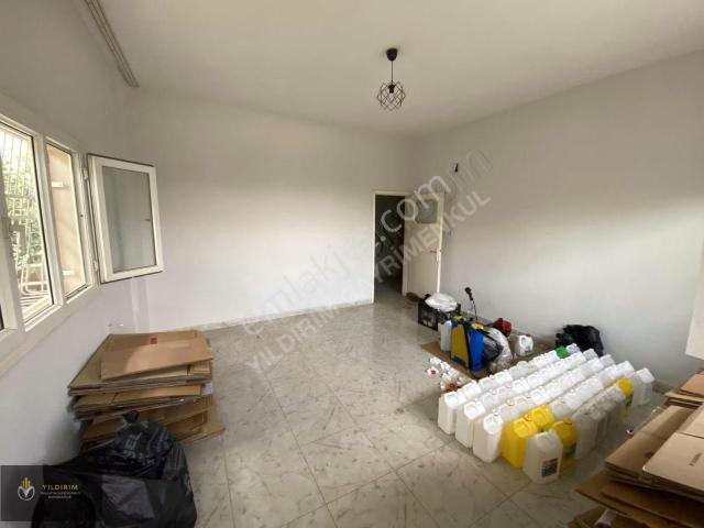 Yeşiltepede Cadde Üzerinde Satılık 2+1 Müstakil Daire