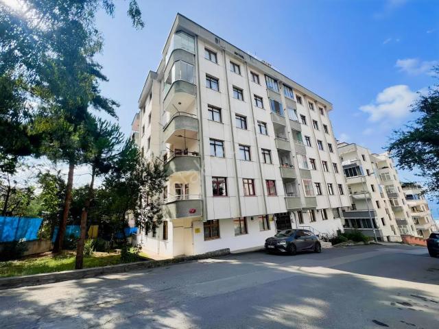 Yeşiltepe'de Satılık 3+1 Daire