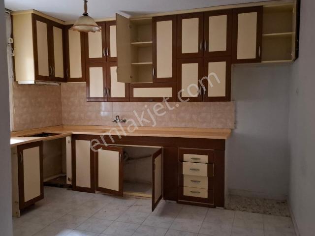 Yeşilyurtta Mavi Blv Yakının 2+1 Çelik Kapı /parkeli /15000tl.