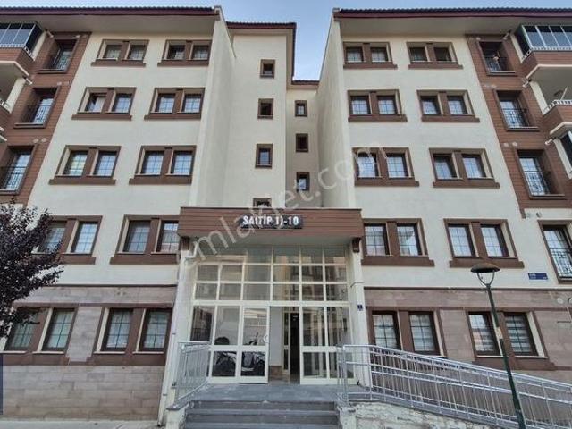 Yeşilyurt Esnaf Toki'de Ara Kat Güney Cephe Yapılı Süper Daire