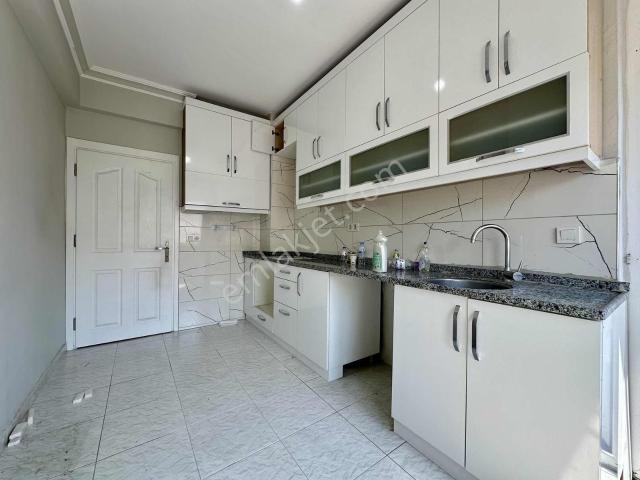 Yeşilyurt Mahallesinde Merkezi Konumda Katta 3+1 Kiralık Daire