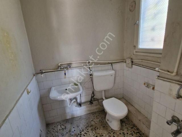 Yeşilyurt Mahallesinde Satılık 3 Katlı 2+1 Müstakil Ev