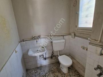 Yeşilyurt Mahallesinde Satılık 3 Katlı 2+1 Müstakil Ev
