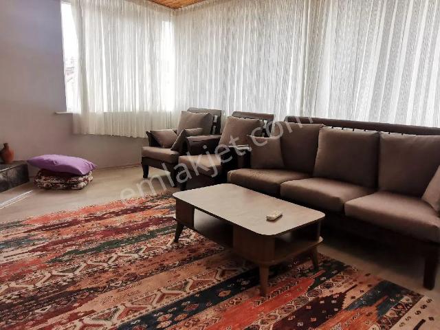 Yeçilyurt Mahallesinde 1+1 Ayrı Mutfak Eşyalı Doğalgazlı Kiralık Daire Açıklamayı Okuyun