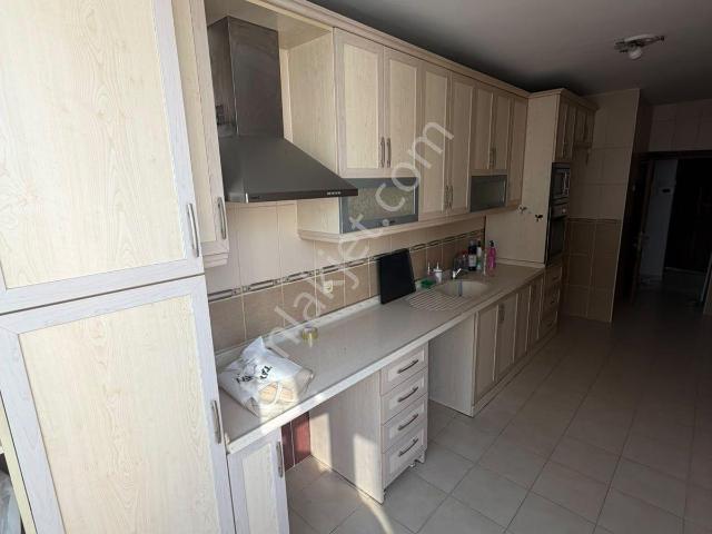 Yeşilyurt Mahallesinde 3+1 Kapalı Mutfak Kiralık Apartman Dairesi