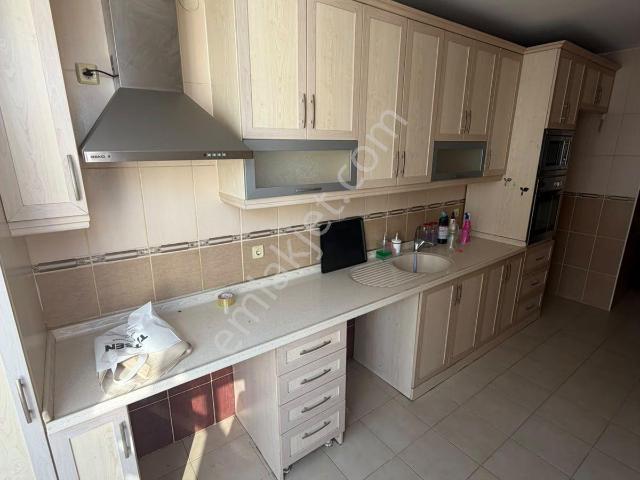 Yeşilyurt Mahallesinde 3+1 Kapall Mutfak Kiralık Apartman Dairesi