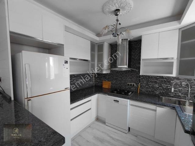 Yeşilyurt Mh Yurt Metro Durağı Karşisı 2+1 Satılık Daire