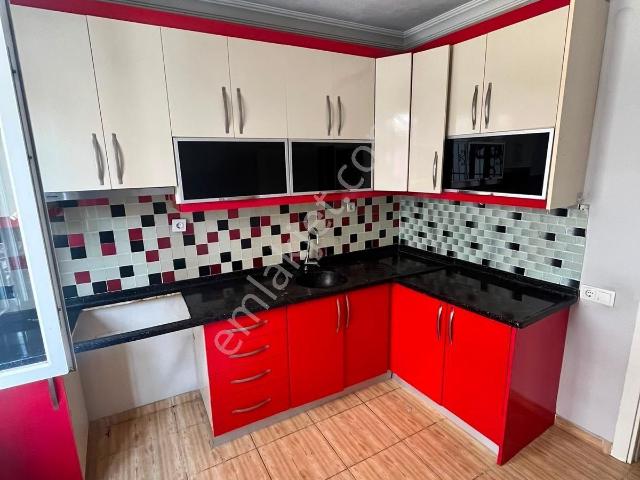 Yeşilyurt Salı Pazarında Caddeye 30 Saniye 3+1 Kiralık Tertemiz Daire
