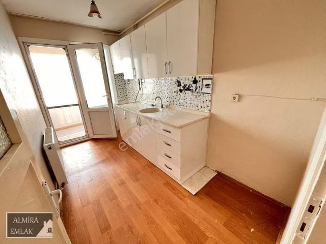 Yeşilyurt Sevgi Yolu Yakını 3+1 Doğalgazlı Köşe Satılık Daire