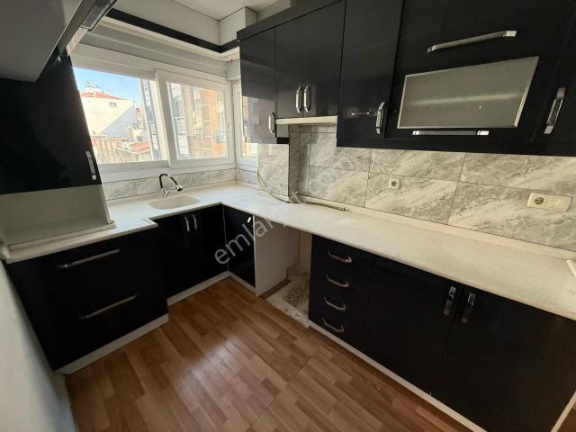Yeşilyurt Ptt Sokagında 3+1 Arakat D.gazlı Köşe Daire