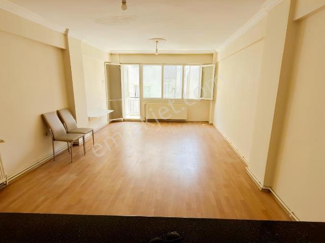 Yeşilyurt Ulu Önder Cd Hastane Ve Metro Yakını 2+1 Kiralık Daire