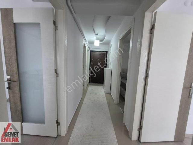 Yeşilyurt Yıldız Caddesi Üzeri 3+1 Doğalgazlı Asansörlü Otoparkl