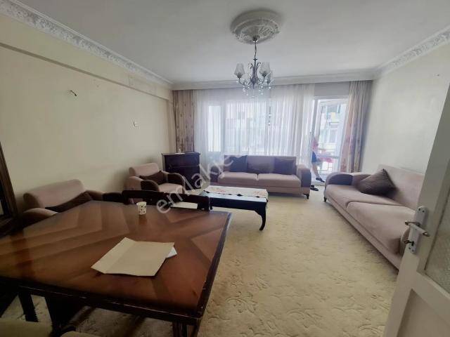 Yeşilyurt Yıldız Cd. 2+1 Arakat Çift Cephe & Balkon Satılık Dair