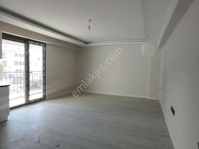 Yeşilyurt'da Kiralik 1+1 Arakat Daire