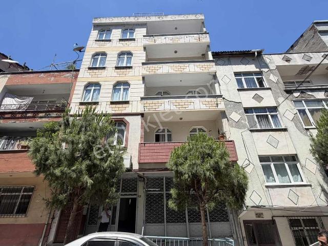 Yenimahallede 3+1 130 M2 Çift Balkonlu Geniş Ve Kullanışlı