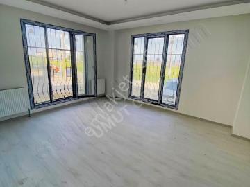 Yeni Mahalle De Kiralık 2+1 Yüksek Giriş
