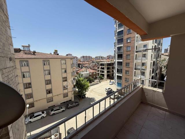 Yeni Mahalle Elazığ Belediye Anaokulu Yukarısında 3+1 Asansörlü Satılık Daire