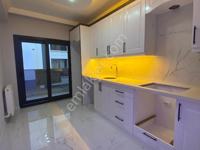 Yeni Mahalle Mahallesi Çatı Dubleks 5+1 250m2 5 Katlının Çatı Dubleksi