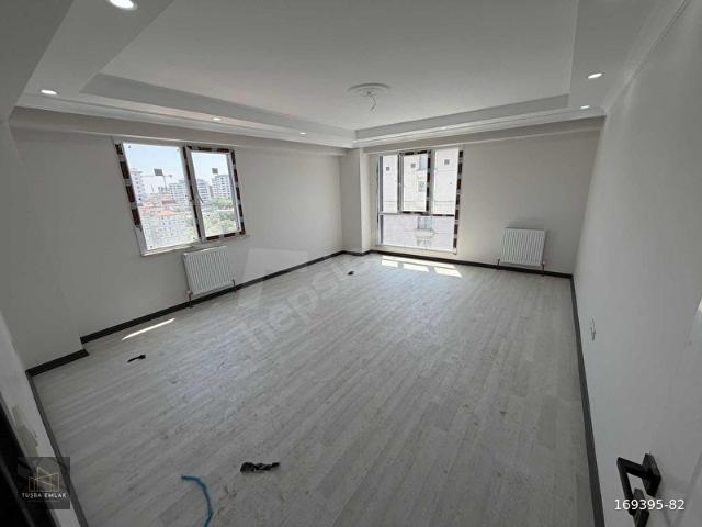 YENİ MAHALLE METRONUN DİBİNDE KULLANIŞLI GENİŞ3+1DAİRE MANZARALI