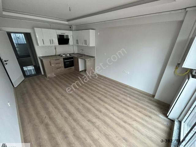 Yeni Mahallede 55 M2 Balkonlu Ve Otoparklı Ara Kat 1+1 Daire