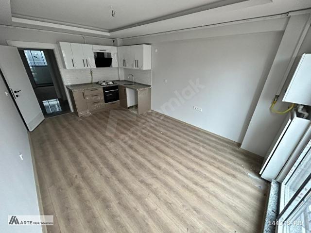 YENİ MAHALLEDE 55 M2 BALKONLU VE OTOPARKLI ARA KAT 1+1 DAİRE