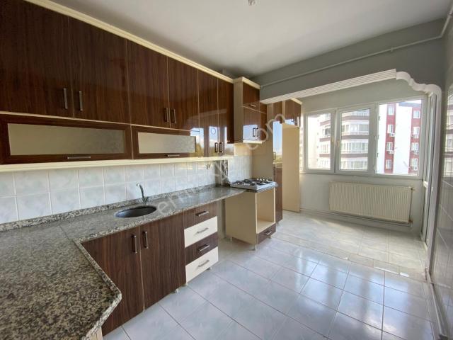 Yeni Mahalle'de Kiralık 3+1 Doğalgazlı Daire