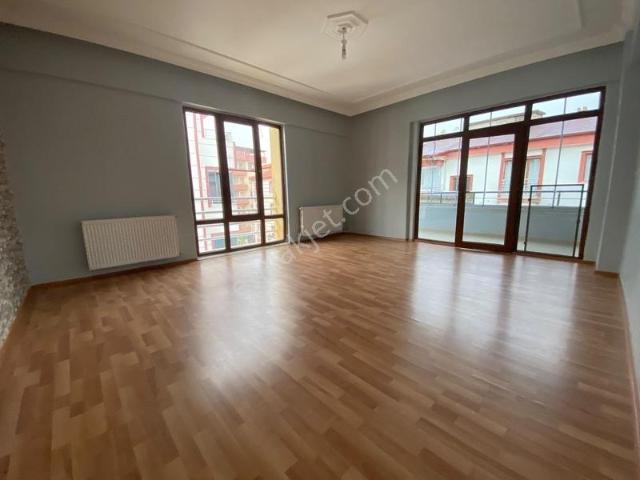 Yeni Mahallede Satılık 3+1 Geniş Daire