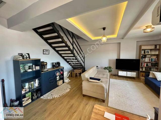 Yeni Metro Dibinde Satılık 5+1 Dubleks Daire