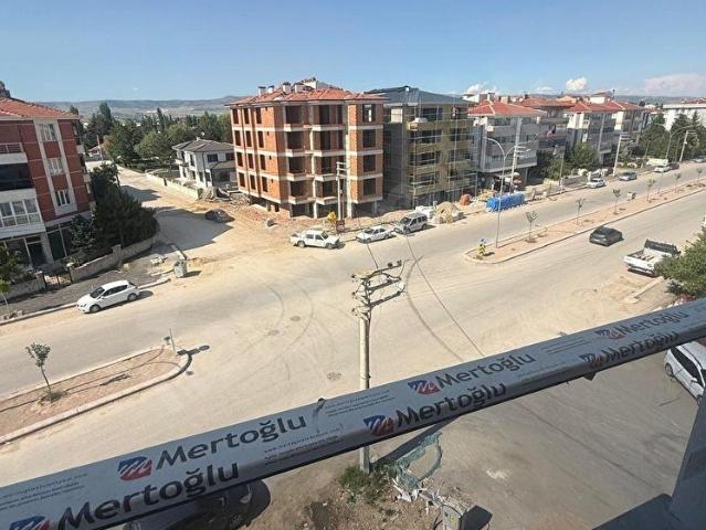 YENİ AÇILAN BULVAR DA CADDE ÜZERİ 2+0 SATILIK DAİRE