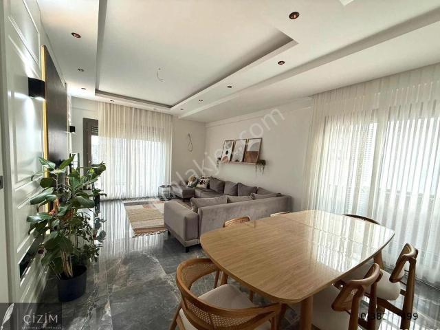 Yenişafak'ta Havuzlu Sitede 190 M2 Önü Yeşil Alan Satılık Daire