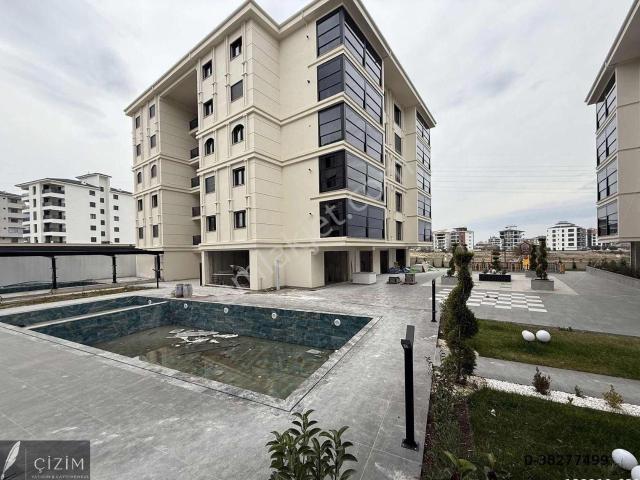 Yenişafak'ta Lüks Site İçerinde Havuzlu 3,5+1 Satılık Daire