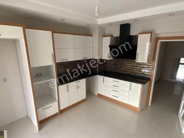 Yenişafakta Site İçinde Kiralık Daire