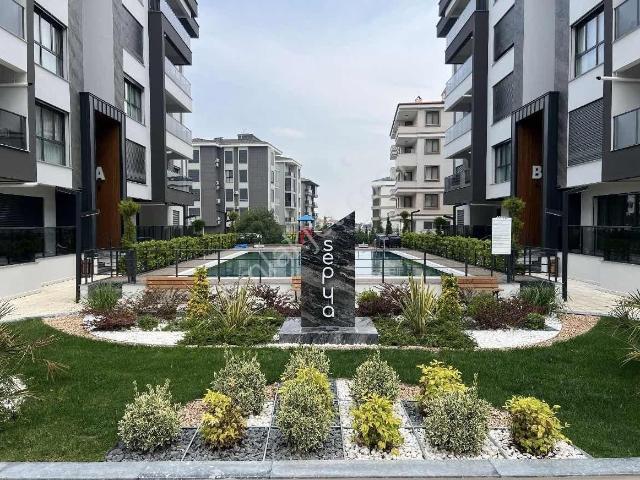 Yenişafakda Havuzlu Site İçi 3,5+1 Yalı Dairesi
