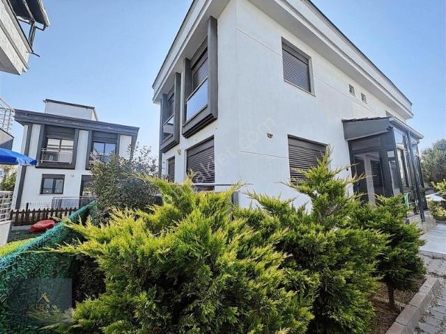 Yenişakran Sahile Yürüme Mesafesinde Eşyalı Kiralık Villa
