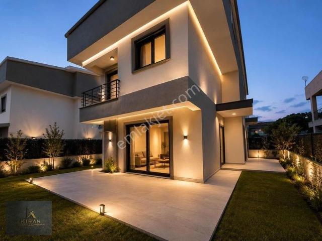 Yenişakran Sayfiye Mah. Satılık 4+1 Geniş Bahçeli Villa